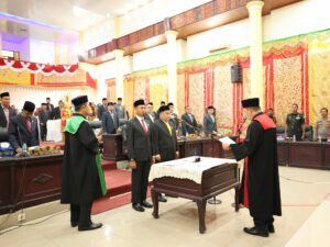 Dua pimpinan DPRD Kota Pariaman Defenitif masa jabatan 2024-2029 resmi dilantik dan diambil sumpah/janji pada Sabtu (21/9/2024).