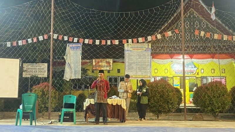 Mahasiswa KKN UIN Imam Bonjol Padang dan mahasiswa KKN Unand menghadiri acara pelepasan sekaligus pembubaran panitia acara dirgahayu