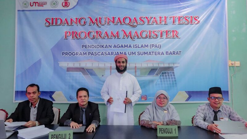 mahasiswa asing Universitas Muhammadiyah (UM) Sumatera Barat, Hussein Abdulqader Abdulaziz, menjalani sidang Munaqasyah Pascasarjana.