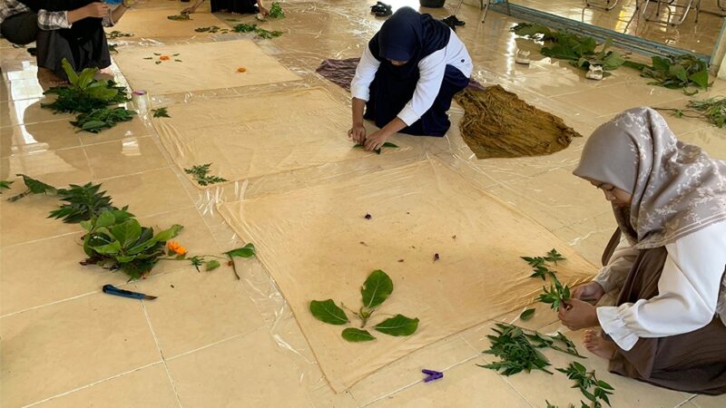 Sebanyak lima mahasiswa Fakultas Keguruan dan Ilmu Pendidikan (FKIP) UM Sumatera Barat yang tergabung dalam tim kewirausahaan EIKORA
