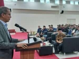Wakil Ketua Mahkamah Konstitusi Republik Indonesia, Prof Dr Saldi Isra SH MPA, memberikan kuliah umum bagi segenap civitas akademik