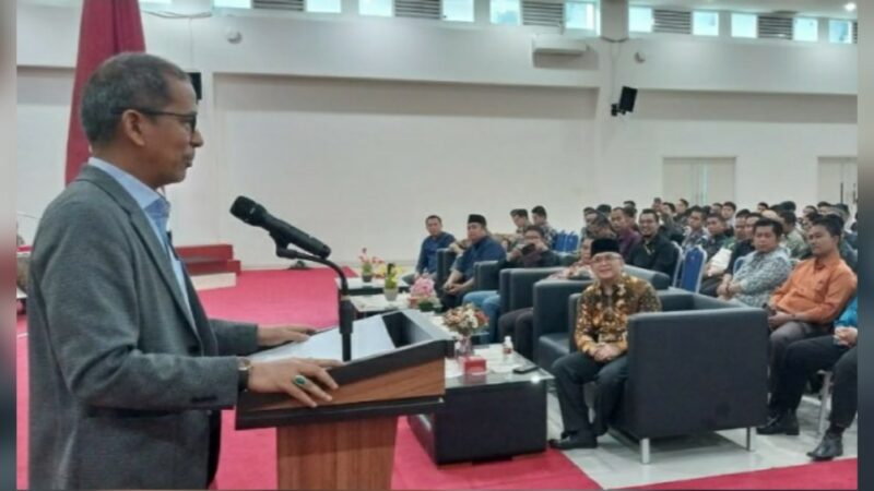 Wakil Ketua Mahkamah Konstitusi Republik Indonesia, Prof Dr Saldi Isra SH MPA, memberikan kuliah umum bagi segenap civitas akademik