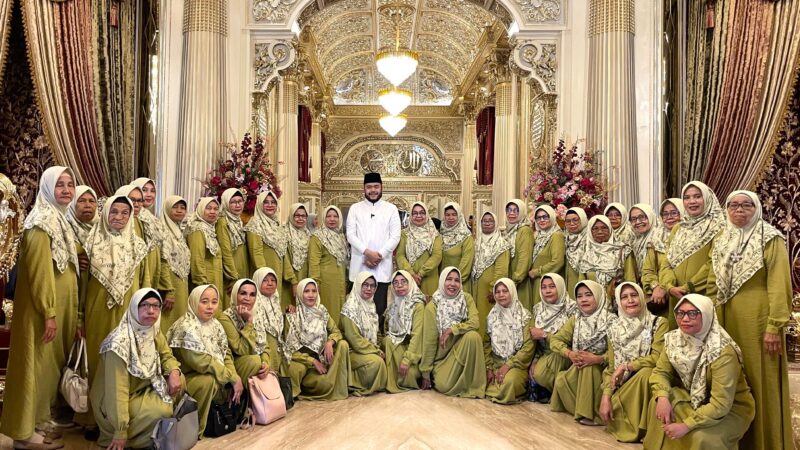 Majelis Taklim Masjid At-Taubah (MTI) Komplek Wisma Utama deklarasikan dukungan calon Wali Kota dan Wakil Wali Kota Padang, Fadly Amran