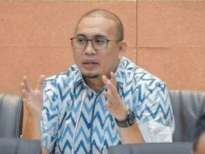 Wakil Ketua Komisi VI DPR Andre Rosiade mewanti-wanti kepada PT Telkom Indonesia atau Telkom Group agar lebih bekerja keras menyelamatkan