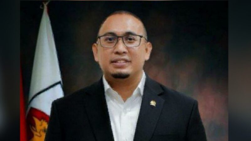 Satresnarkoba Polresta Padang menangkap tiga anggota DPRD Kabupaten Kepulauan Mentawai pada Jumat (20/9/2024) sekitar pukul 01.00 WIB dalam