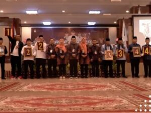 KPU Agam melaksanakan pengundian dan penetapan nomor urut pasangan calon (paslon) Bupati dan Wakil Bupati Agam periode 2025-2030 pada Pilkada