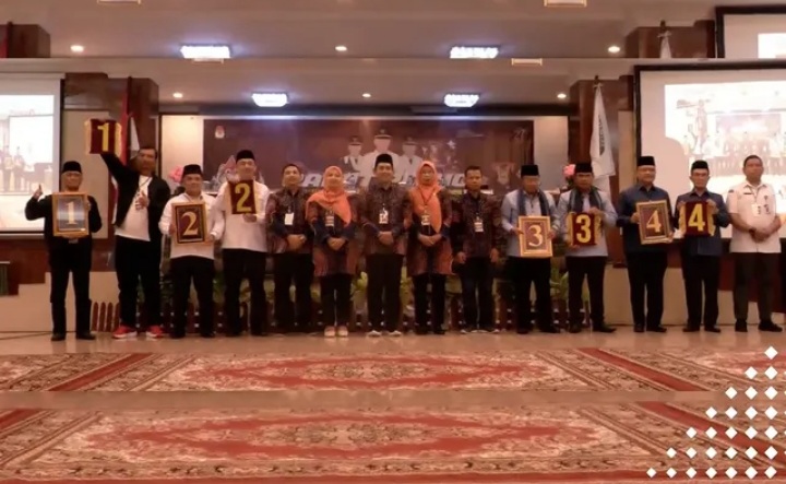 KPU Agam melaksanakan pengundian dan penetapan nomor urut pasangan calon (paslon) Bupati dan Wakil Bupati Agam periode 2025-2030 pada Pilkada