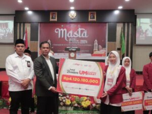 Universitas Muhammadiyah (UM) Sumatera Barat memberikan beasiswa senilai Rp 4.120.180.000 bagi mahasiswa baru angkatan 2024.