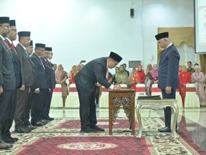 Gubernur Mahyeldi Kukuhkan 9 Pjs Bupati dan Walikota se Sumatra Barat