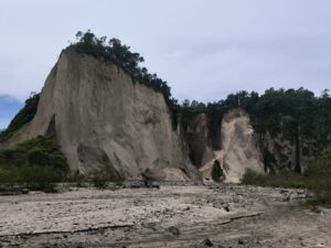 Ngarai Sianok Runtuh, Tebing Longsor Dekat Belakang Balok