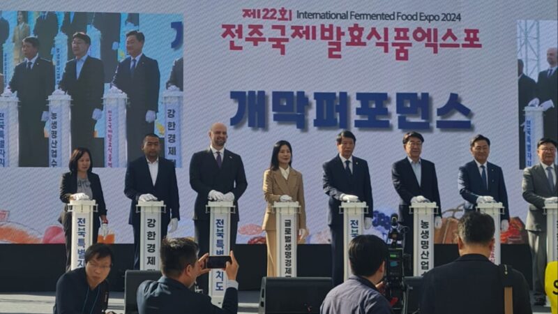 Plt Gubernur Sumbar Diberi Kehormatan Buka IFFE Expo 2024 di Korea Selatan