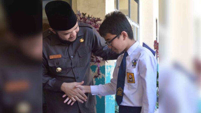Usung Program Padang Juara, Fadly Amran: Seragam dan Buku LKS Gratis untuk Pelajar