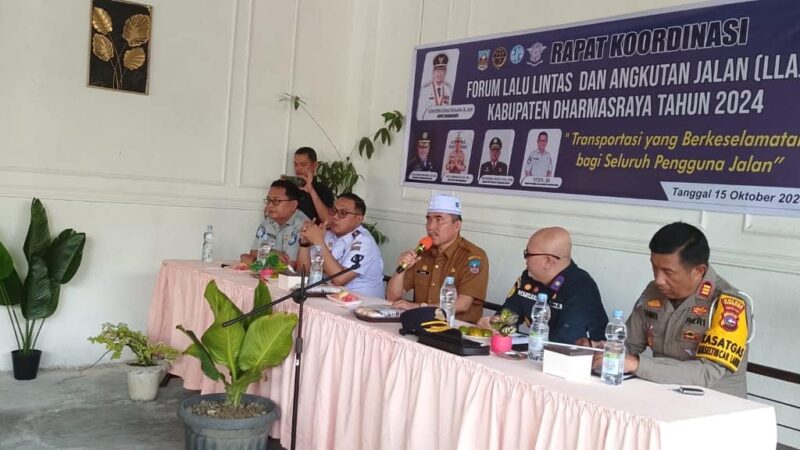 Sekda Dharmasraya, Adlisman membuka Rapat Koordinasi Forum Lalu Lintas dan Angkutan Jalan (LLAJ), dengan Tema "Transportasi Yang