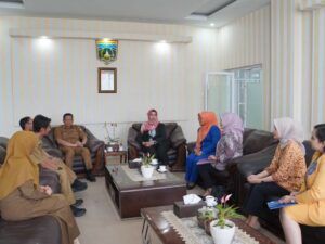 Transparansi Keuangan Daerah, Bank Nagari Serahkan KKPD Pemko Padang Panjang