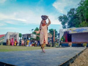 Fashion Show Baju Saisuak Meriahkan Desa Wisata Fair 2024