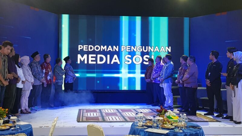 TVRI Sumbar Luncurkan Buku Panduan Penggunaan Media Sosial