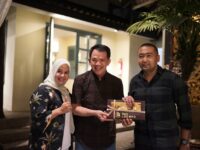 Raih Doktor dari Unsri, Plt Gubernur Sumbar Beri Apresiasi Kapolresta Padang