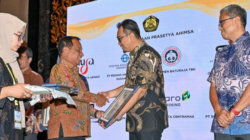 Terbaik dalam Kelola Keselamatan Pertambangan, PT Semen Padang Raih PRASETYA AHIMSA dari Kementerian ESDM