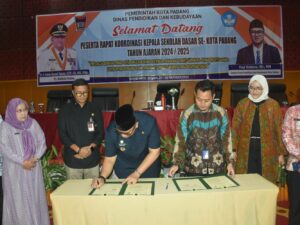 Rakor Kepala SD Se-Kota Padang, Pj Wako Tekankan Kompetensi dan Inovasi di Dunia Pendidikan