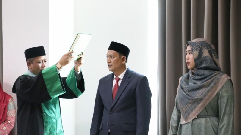 Dua orang pejabat pelaksana akademik antar waktu masa jabatan 2024-2025 UIN Imam Bonjol (IB) Padang resmi dilantik oleh Rektor Martin Kustati.