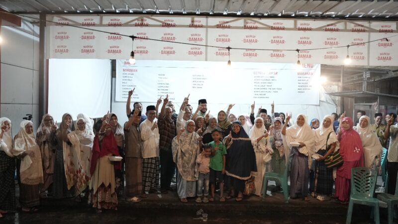 Calon Wali Kota Padang, Fadly Amran berkampanye dan bersilaturahmi dengan warga Olo di Warkop Damarindo, Selasa (1/10/2024). Pertemuan ini