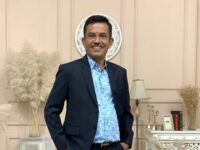 Ketua Fraksi Partai Golkar DPRD Kota Padang sekaligus Ketua Komisi 3, Helmi Moesim, menyampaikan peringatan terkait dugaan penggunaan PKH