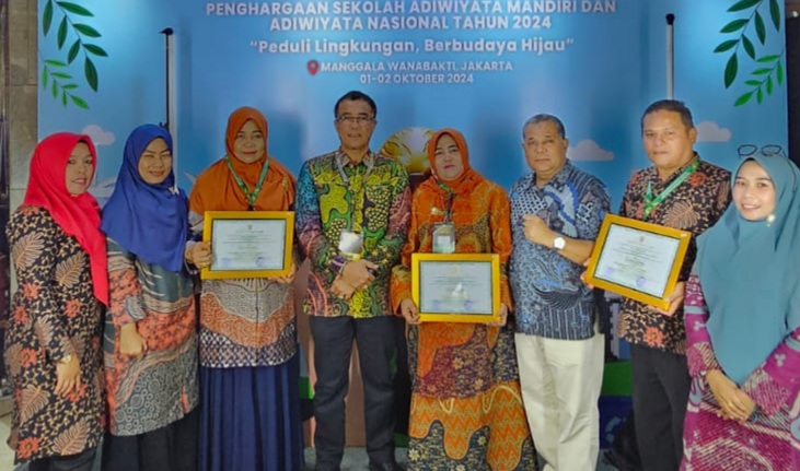 Tiga sekolah di Kota Payakumbuh mencetak prestasi membanggakan dengan meraih Penghargaan Adiwiyata Nasional 2024.