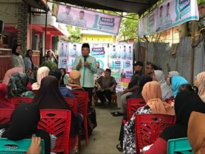 Calon Wakil Wali Kota Padang, Maigus Nasir memperkenalkan program, Padang Melayani di komplek Perumnas Belimbing, Kecamatan Kuranji,