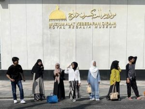 Hari terakhir di pekan ini. Hari dimana mahasiswa KKN melakukan kegiatan bebas. Hari ini merupakan pekan terakhir mahasiswa