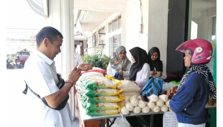 Pemko Padang Panjang akan melaksanakan operasi pasar murah, Kamis (23/1/2025). Kegiatan ini digelar pukul 09.00-15.00 WIB di Kantor Lurah