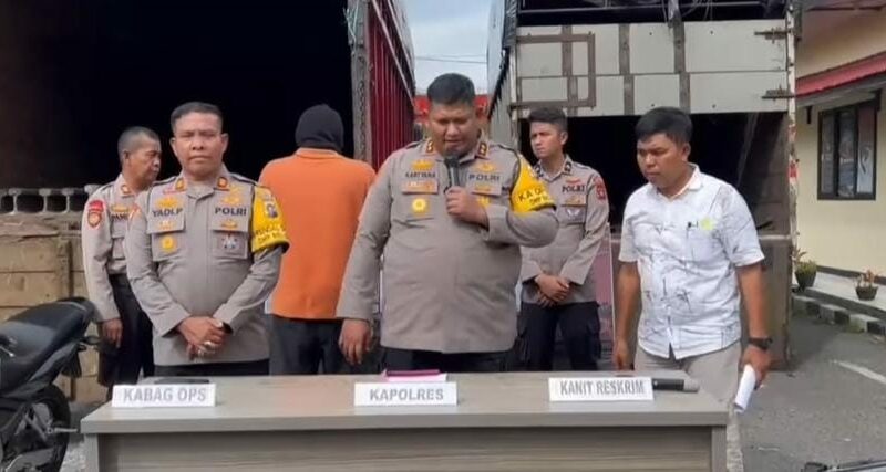 Tim Satuan Reserse Kriminal (Satreskrim) Polres Padang Panjang berhasil menangkap dua tersangka pencurian rel kereta api Ombilin