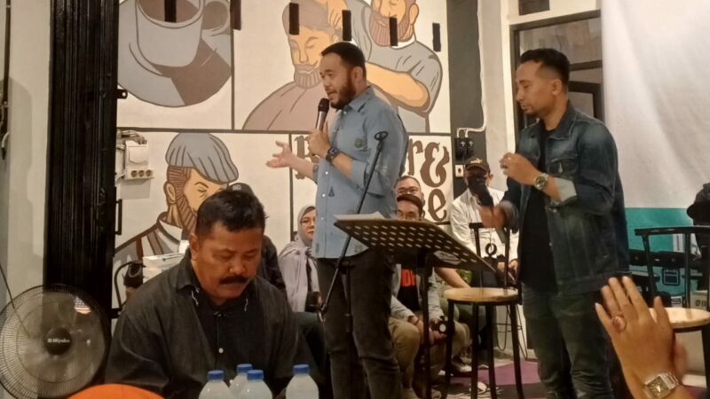 Calon Wali Kota Padang, Fadly Amran, menunjukkan pendekatan kampanye yang akrab dengan generasi muda. Dalam suasana santai, Fadly