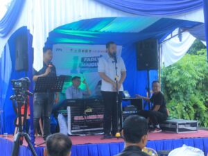 Calon Wali Kota Padang nomor urut 1, Fadly Amran, berkampanye di Gunung Sarik, Kecamatan Kuranji, Selasa (15/10/2024). Di tengah masyarakat