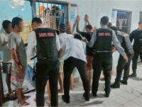 etugas Lembaga Pemasyarakatan (Lapas) Kelas IIB Pariaman melakukan penggeledahan terhadap blok dan kamar hunian warga binaan pada Rabu