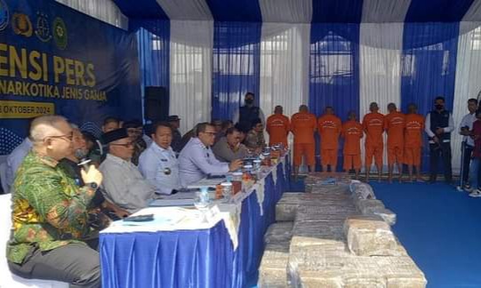 Badan Narkotika Nasional Provinsi (BNNP) Sumbar menggelar konferensi pers terkait keberhasilan menggagalkan 608 paket besar dan 2 paket kecil