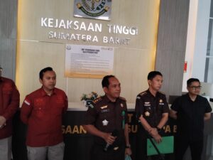 Kejati Sumbar menahan 11 orang tersangka terkait kasus dugaan korupsi ganti rugi lahan pembangunan jalan tol