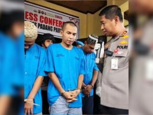 Indra Septiarman (26) alias In Dragon, tersangka utama dalam kasus pemerkosaan dan pembunuhan Nia Kurnia Sari, kembali terjerat masalah hukum