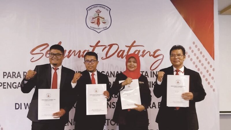 Sebanyak empat dosen dari Program Studi Hukum Keluarga Fakultas Agama Islam, UM Sumatera Barat, yakni Dr Mursal MAg CPM, Dr Syaflin Halim