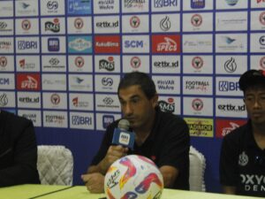 Semen Padang FC mengalami kekalahan telak 1-8 saat menjamu Dewa United di Stadion Haji Agus Salim, Jumat (25/10/2024). Hasil ini menjadi