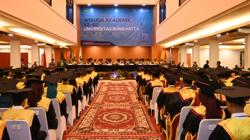 Wisuda ke 82 UBH, Rektor Beri Apresiasi Lulusan yang Sudah Diterima Kerja