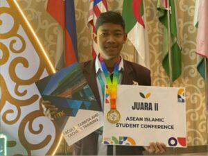 Mahasiswa Program Studi Pendidikan Bahasa Arab (PBA) Fakultas Tarbiyah dan Keguruan UIN Imam Bonjol Padang, Rezkya Afril berhasil meraih