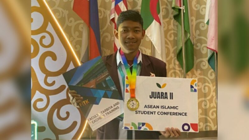 Mahasiswa Program Studi Pendidikan Bahasa Arab (PBA) Fakultas Tarbiyah dan Keguruan UIN Imam Bonjol Padang, Rezkya Afril berhasil meraih