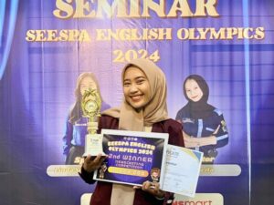 Mahasiswa Fakultas Ekonomi dan Bisnis Islam (FEBI), Vella Shouvannur berhasil meraih juara 2 dalam ajang English Newscasting tingkat nasional