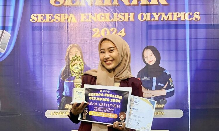Mahasiswa Fakultas Ekonomi dan Bisnis Islam (FEBI), Vella Shouvannur berhasil meraih juara 2 dalam ajang English Newscasting tingkat nasional