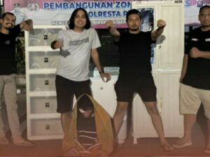 Tim Klewang Satreskrim Polresta Padang meringkus seorang pria berinisial H (39) spesialis pencurian pembobol rumah dengan target perhiasan
