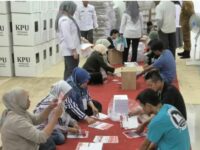 KPU Padang Panjang sudah memulai proses penyortiran dan pelipatan surat suara untuk memastikan kualitas dan kesiapan logistik, Kamis