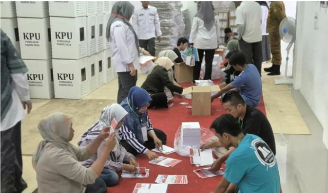 KPU Padang Panjang sudah memulai proses penyortiran dan pelipatan surat suara untuk memastikan kualitas dan kesiapan logistik, Kamis