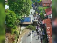 Jalan lintas Padang-Bukittinggi sudah bisa dilalui pasca kecelakaan beruntun di Jalan Raya Jorong Koto Tuo, Nagari Panyalaian,
