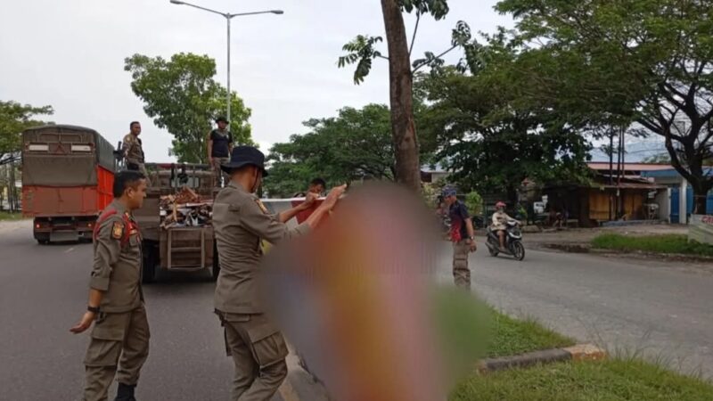 Bersihkan Alat Peraga Kampanye, Pol PP Padang Turunkan 200 Lebih Personel