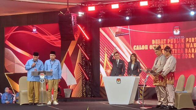 Dalam debat pertama Pilgub Sumbar yang digelar di Hotel Mercure Padang pada Rabu (13/11/2024), calon Gubernur dan Wakil Gubernur memaparkan